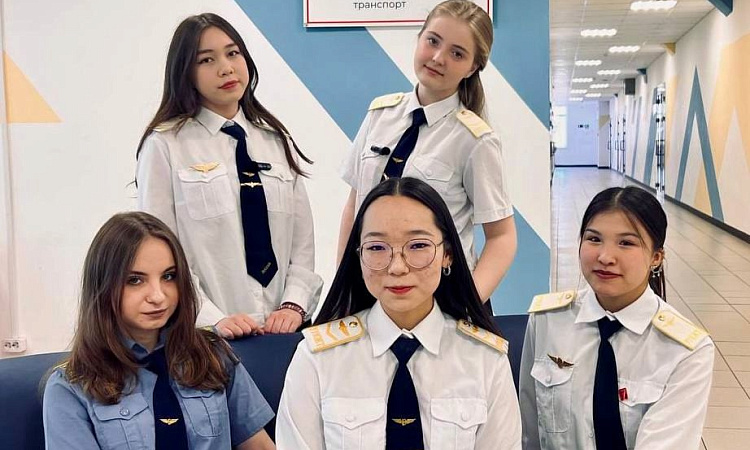 Активисты команды первичного отделения «Движение первых»