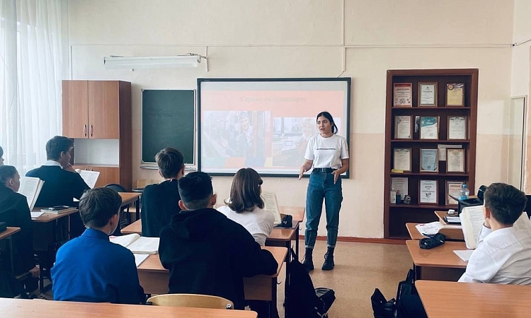 Амбассадоры Улан-Удэнского колледжа железнодорожного транспорта провели Всероссийский классный час.