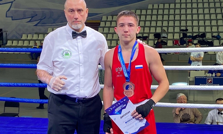 Студент ЗабИЖТ стал призером соревнований по боксу