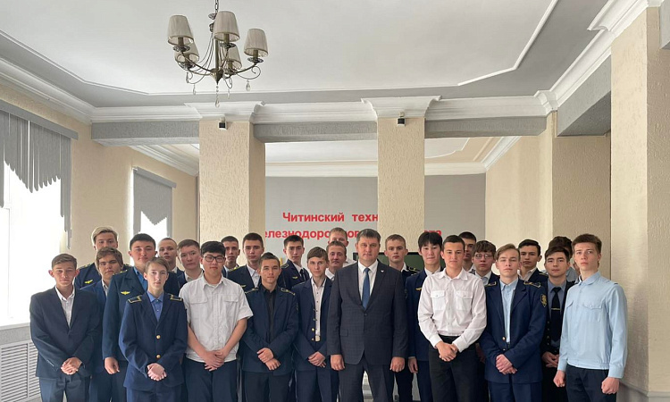 Лекция заместителя начальника ЗабЖД Александра Фомичёва прошла в ЧТЖТ