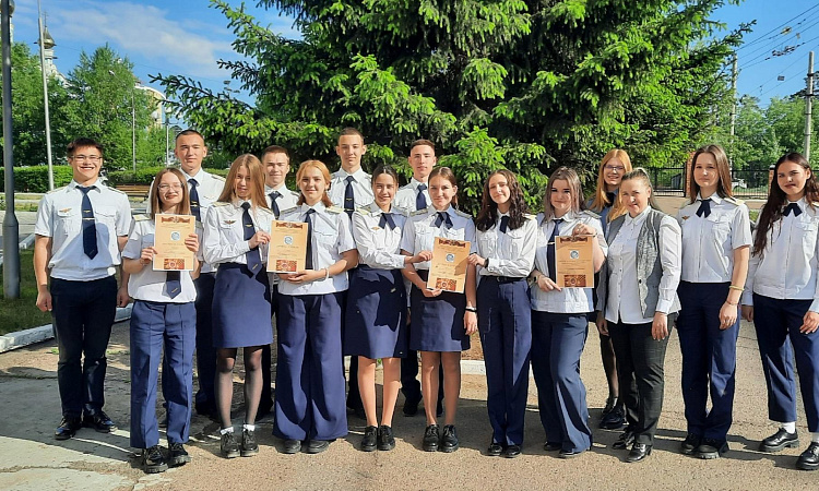 Торжественная линейка в УУКЖТ ИрГУПС. Итоги конкурса видеороликов ко Дню Великой Победы