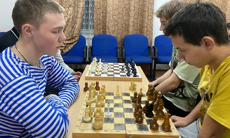 Традиционный шахматно-шашечный турнир, посвященный Дню народного единства, среди проживающих в общежитии УУКЖТ ИрГУПС.