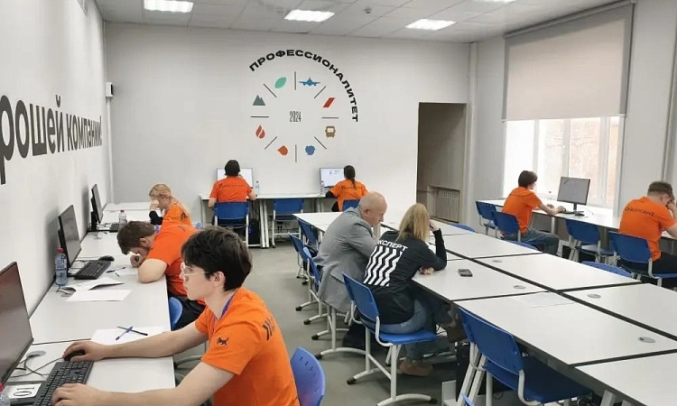 🚦 «Умные» перекрёстки и беспилотный трафик: как проходит Чемпионат высоких технологий 🤖🏆