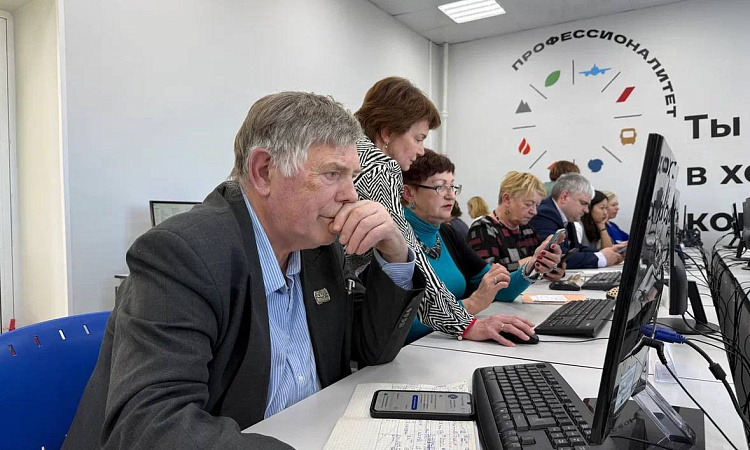 В нашем колледже стартовала уникальная программа повышения квалификации «Использование ИКТ (нейросетей) в учебно-методической и воспитательной работе преподавателя».