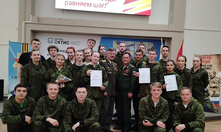 Смотр-конкурс строя и песни "На знамя Победы равняем шаг!"