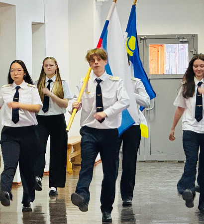 Торжественная линейка: флаги, награды и планы на новую неделю!